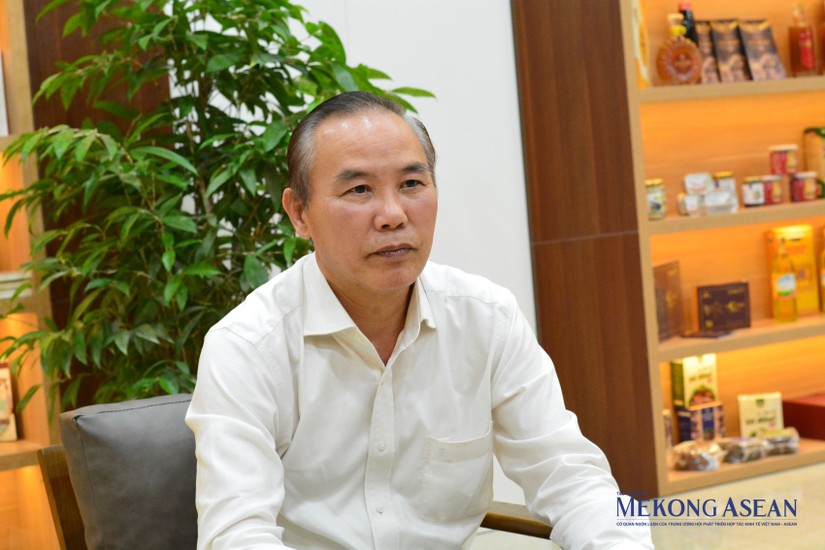 Thứ trưởng NN&PTNT Phùng Đức Tiến thông tin về ngành hàng, thị trường tới phóng viên chiều ngày 1/4. Ảnh: Lê Hồng Nhung - Mekong ASEAN