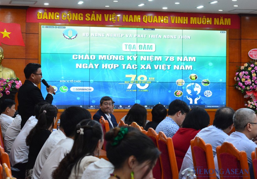 Đại diện một hợp tác xã phát biểu tại tọa đàm sáng ngày 10/4. Ảnh: Lê Hồng Nhung - Mekong ASEAN
