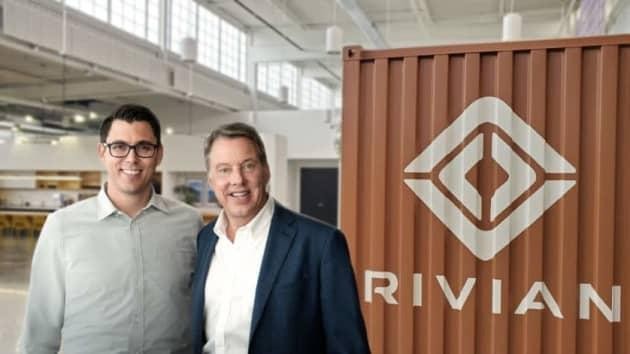 RJ Scaringe - Nhà sáng lập Rivian cùng với Bill Ford - Chủ tịch Ford Motor. Ảnh: Ford Motor Co.