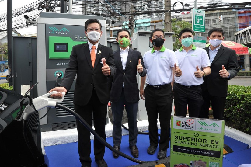 Lễ khai trương trạm sạc xe điện của Energy Absolute. Ảnh: Bangkok Post