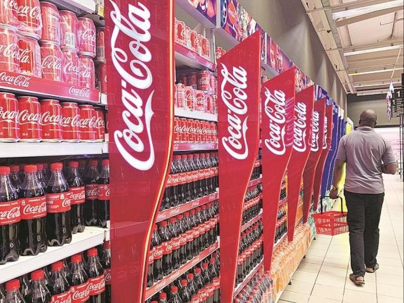 Quầy hàng Coca-Cola tại siêu thị. Ảnh: AP
