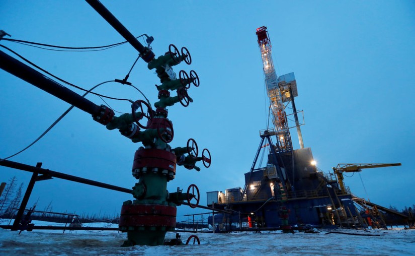Giếng và giàn khoan ở mỏ dầu Yarakta thuộc sở hữu của Công ty Dầu Irkutsk ở Irkutsk, Nga. Ảnh: Reuters