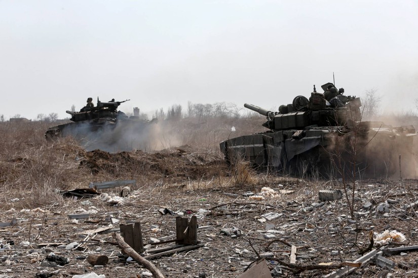 Xe tăng Nga tại ngoại ô Mariupol, Ukraine. Ảnh: Reuters