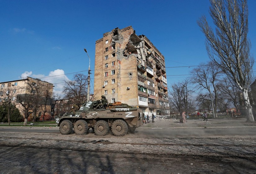 Xe tăng Nga tại Mariupol, Ukraine. Ảnh: Reuters