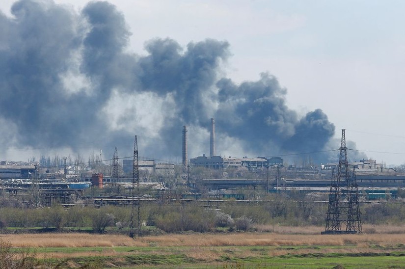 Quang cảnh nhà máy thép Azovstal trước các đợt tấn công bằng pháo của quân đội Nga. Ảnh: Reuters