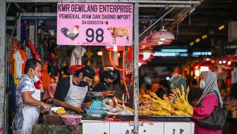 Một hàng bán thịt tại Malaysia. Ảnh: AFP