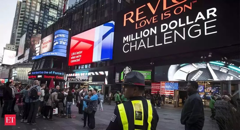 Hãng mỹ phẩm Revlon của Mỹ đã nộp đơn phá sản do tắc nghẽn chuỗi cung ứng. 