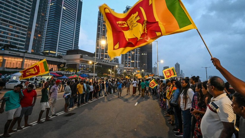 Người dân Sri Lanka xuống đường biểu tình chi phí tăng mạnh. Ảnh: AFP