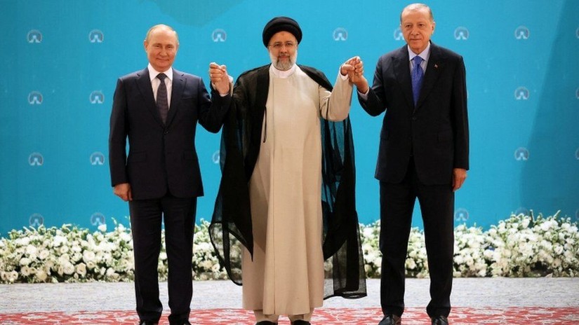 Tổng thống Nga Vladimir Putin cùng các nhà đồng cấp Iran Ebrahim Raisi và Thổ Nhĩ Kỳ Tayyip Erdogan tại Tehran. Ảnh: Reuters