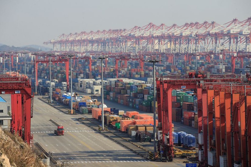 Cảng Thượng Hải, Trung Quốc. Ảnh: Reuters