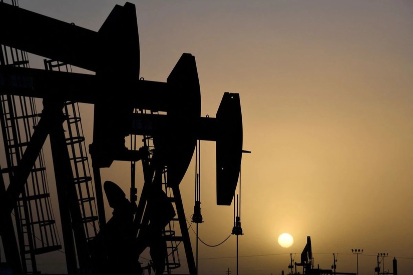 OPEC+ cân nhắc cắt giảm 1% sản lượng dầu thế giới do nhu cầu sụt giảm. Ảnh: Reuters