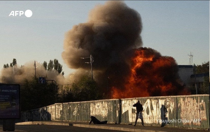 Hình ảnh UAV tấn công mục tiêu tại thủ đô Kiev. Ảnh: AFP
