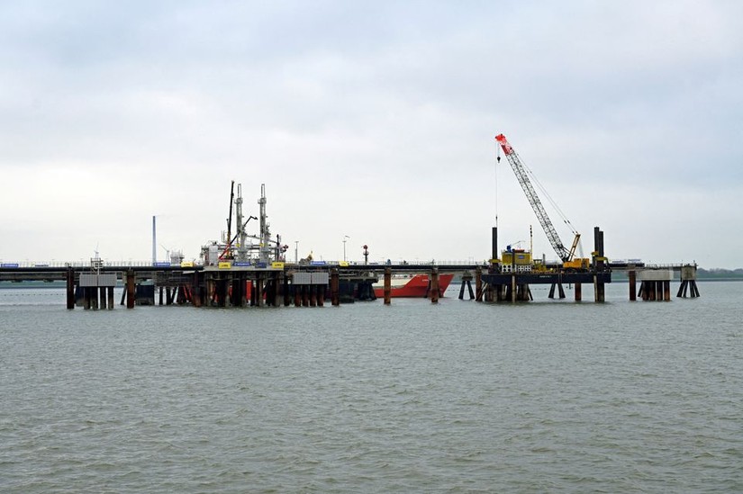 Cơ sở lưu trữ LNG nổi tại cảng Wilhelmshaven, Đức. Ảnh: Reuters
