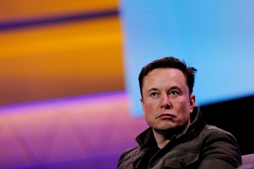 Tỷ phú Elon Musk thể hiện thái độ phản đối chính sách của Apple trong việc thu 30% phí từ các nhà phát triển ứng dụng. Ảnh: Reuters