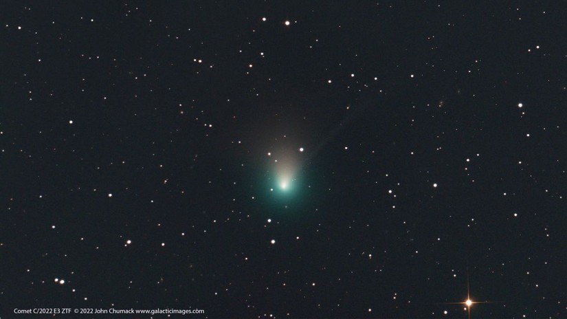 Hình ảnh sao chổi C/2022 E3 (ZTF) được chụp bởi nhiếp ảnh gia thiên văn John Chumack ngày 26/12/2022 từ đài quan sát của ông ở Yellow Springs, Ohio. Ảnh: John Chumack/GalacticImages.com