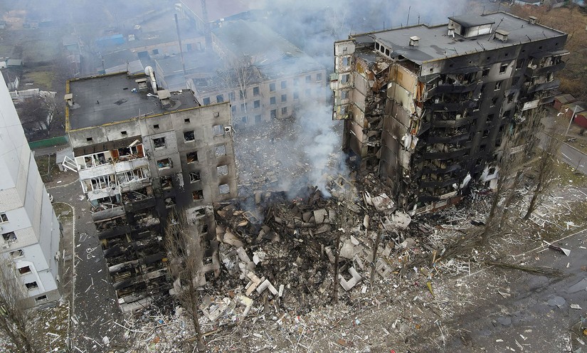 Cơ sở hạ tầng bị phá hủy trong chiến sự tại Borodyanka, tây bắc Kiev, Ukraine. Ảnh: Reuters
