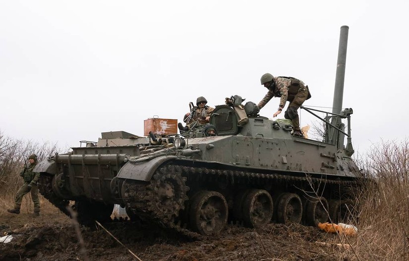 Lực lượng Nga tấn công Bakhmut dữ dội, khiến quân đội Ukraine đứng trước áp lực rút lui để bảo toàn lực lượng. Ảnh: TASS