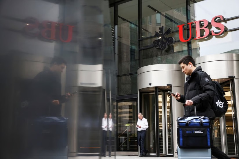 Chi nhánh UBS tại London, Anh. Ảnh: Reuters