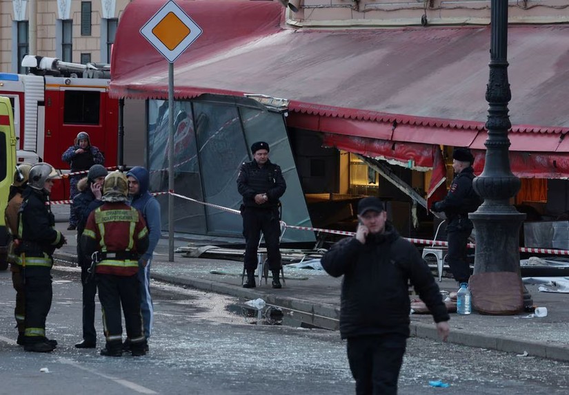 Hiện trường vụ nổ trong một quán cà phê ở Saint Petersburg, Nga ngày 2/4/2023. Ảnh: Reuters