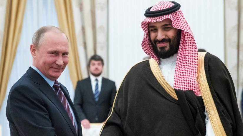 Tổng thống Nga Vladimir Putin và Thái tử Saudi Arabia Mohammed bin Salman. Ảnh: Reuters