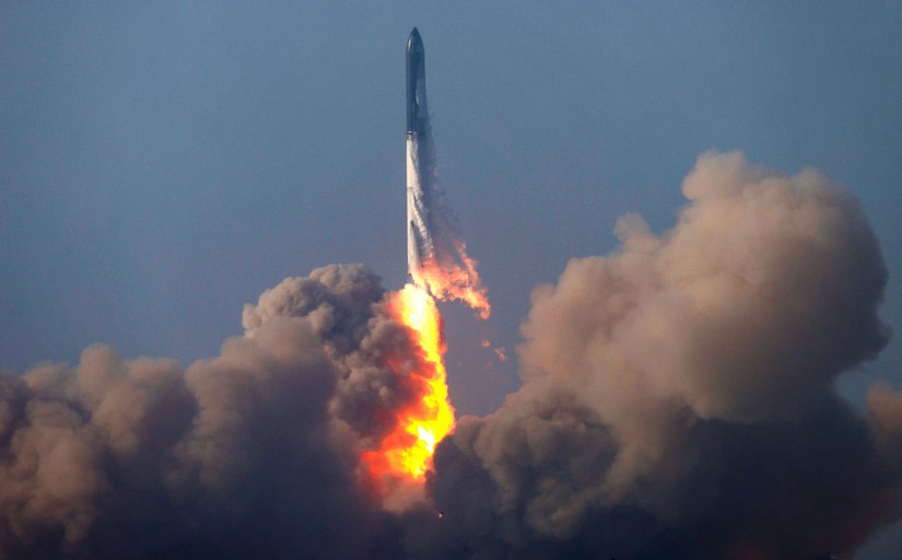 Hình ảnh tên lửa Starship rời khỏi bệ phóng ngày 20/4. Ảnh: Reuters