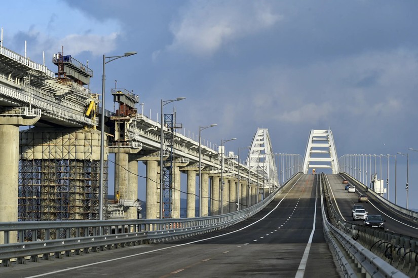 Cầu Kerch kết nối Nga và bán đảo Crimea. Ảnh: AP