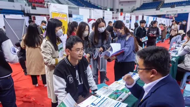 Tỷ lệ thanh niên trong độ tuổi 16-24 thất nghiệp cao kỷ lục đang đặt ra những nan đề với chính phủ Trung Quốc. Ảnh: Getty Images