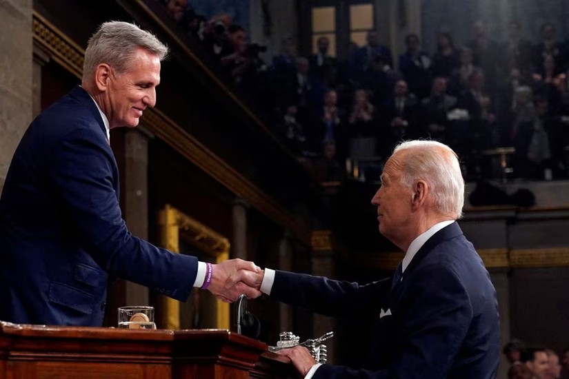 Chủ tịch Hạ viện Mỹ Kevin McCarthy và Tổng thống Mỹ Joe Biden. Ảnh: Reuters