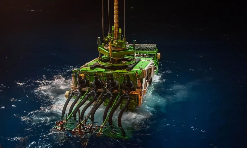 Robot khai khoáng đáy biển Patania II trên biển Thái Bình Dương. Ảnh: Reuters