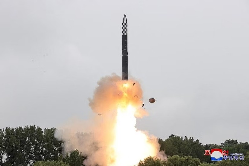 Hình ảnh được công bố ngày 13/7 về tên lửa Hwasong 18 rời khỏi bệ phóng từ một địa điểm không được công bố tại Triều Tiên. Ảnh: KCNA.
