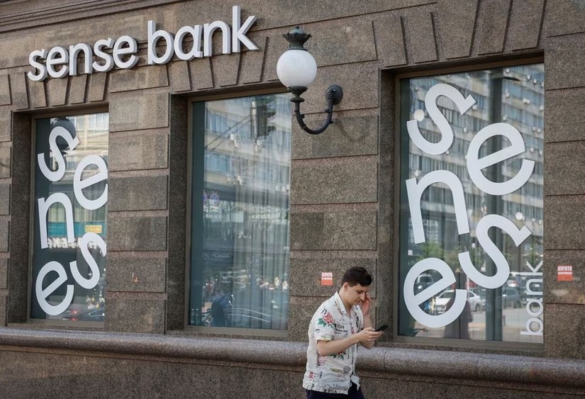 Một chi nhánh của Sense Bank tại trung tâm Kiev, Ukraine. Ảnh: Reuters