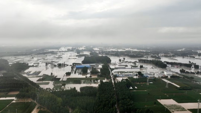 Tình trạng ngập lụt sau mưa lớn tại Trác Châu, Hà Bắc ngày 1/8/2023. Ảnh: Reuters