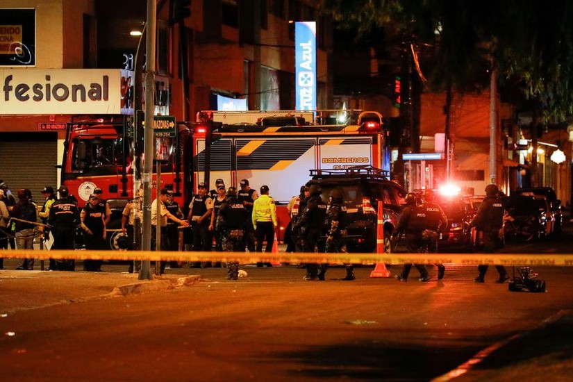 Cảnh sát Ecuador phong tỏa hiện trường vụ ám sát ông Fernando Villavicencio tối 9/8. Ảnh: Reuters