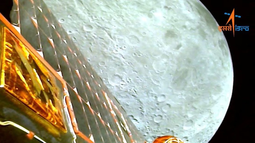 Hình ảnh Mặt trăng chụp từ trên tàu đổ bộ Chandrayaan-3. Ảnh: ISRO