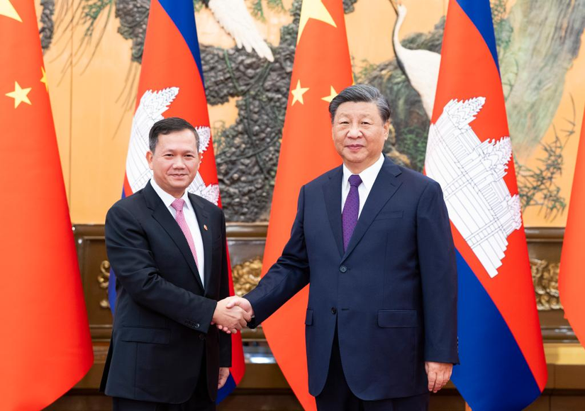 Chủ tịch Trung Quốc Tập Cận Bình bắt tay với Thủ tướng Campuchia Hun Manet tại Bắc Kinh, Trung Quốc ngày 15/9. Ảnh: Tân Hoa Xã