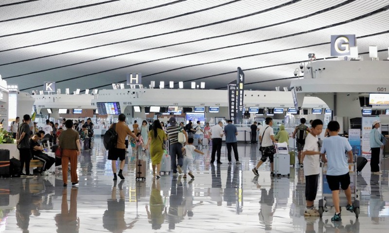 Trung Quốc dự kiến sẽ ghi nhận khoảng 100 triệu chuyến đi mỗi ngày trong Tuần lễ Vàng. Ảnh: Beijing Daxing International Airport