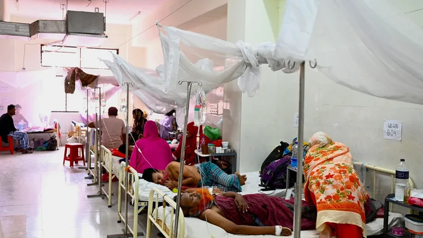 Bệnh nhân sốt xuất huyết được điều trị tại Bệnh viện Đại học Y Shaheed Suhrawardy ở Dhaka, Bangladesh ngày 2/10. Ảnh: AFP