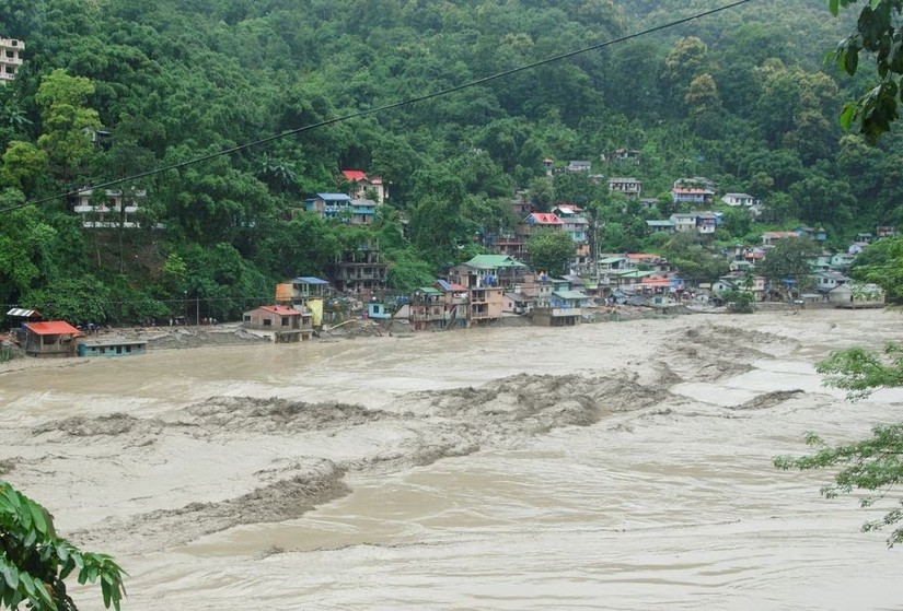 Lũ lụt tại Teesta Bazaar ở Kalimpong, Tây Bengal, Ấn Độ ngày 4/10/2023. Ảnh: Reuters