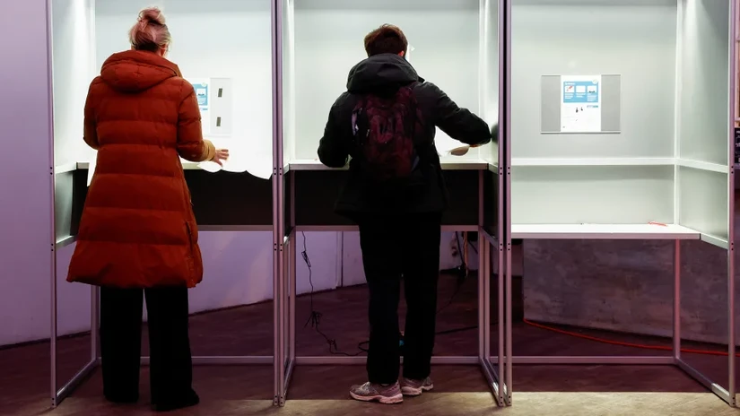 Người dân Hà Lan đi bầu cử ngày 22/11/2023. Ảnh: Reuters