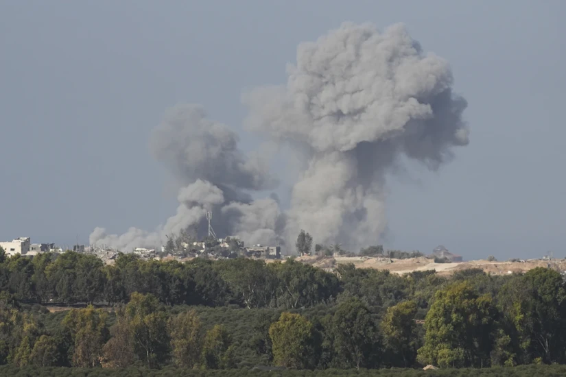Một cuộc tấn công của quân đội Israel tại miền nam Gaza ngày 4/12/2023. Ảnh: AP