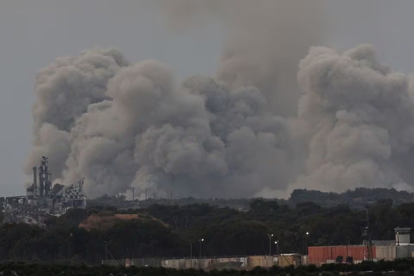 Một vụ không kích của Israel và Gaza ngày 7/12/2023. Ảnh: Reuters