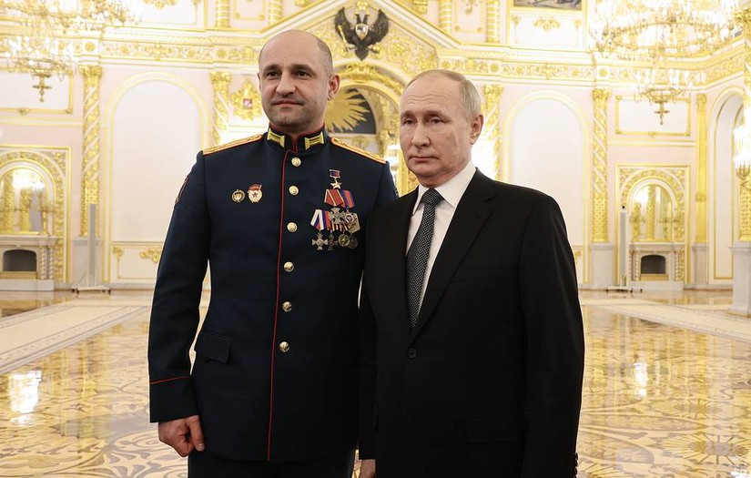 Tổng thống Nga Vladimir Putin và Chủ tịch Quốc hội Cộng hòa Nhân dân Donetsk Artyom Zhoga. Ảnh: TASS