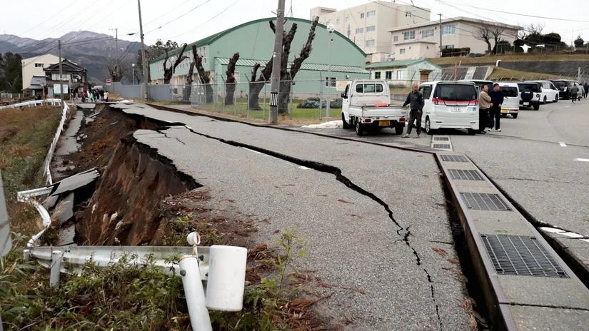 Trận động đất ngày 1/1 khiến cơ sở hạ tầng tại thành phố Wajima tỉnh Ishikawa bị hư hại. Ảnh: Yomiuri Shimbun/Reuters