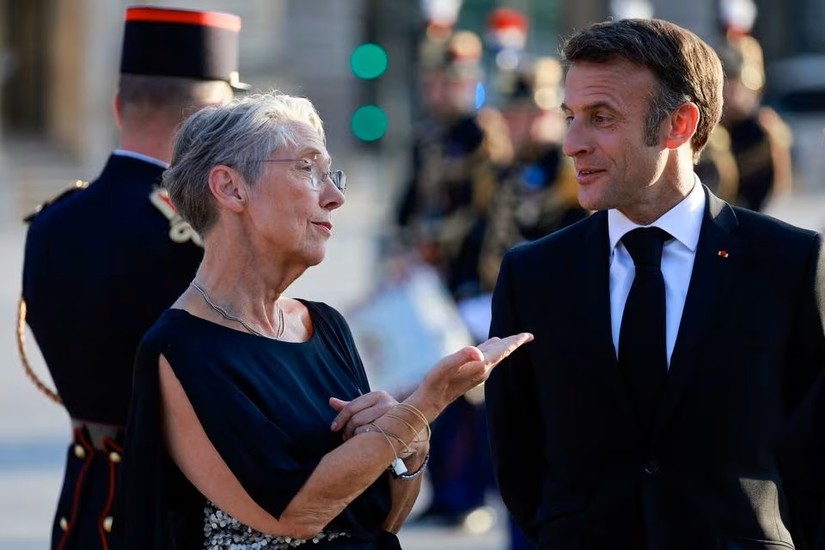 Tổng thống Pháp Emmanuel Macron và Thủ tướng Pháp Elisabeth Borne. Ảnh: Reuters
