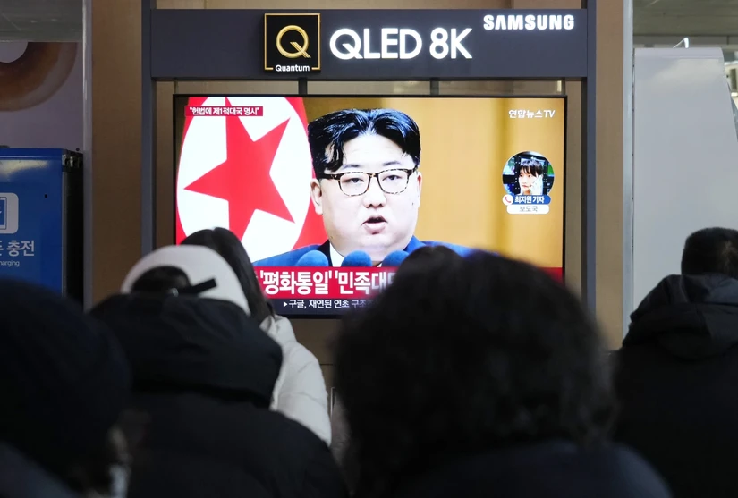 Hình ảnh nhà lãnh đạo Triều Tiên Kim Jong Un trên một bản tin được phát tại Seoul, Hàn Quốc ngày 16/1/2024, Ảnh: AP