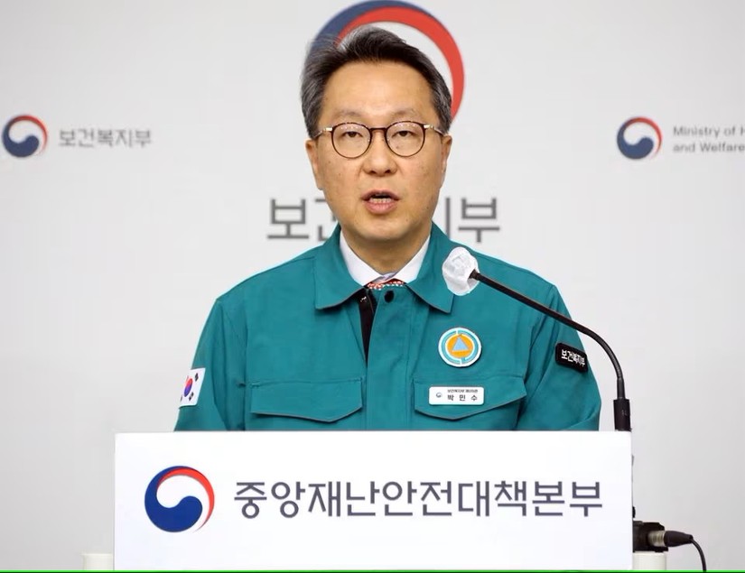 Thứ trưởng Bộ Y tế Hàn Quốc Park Min-soo phát biểu trong cuộc họp giao ban truyền thông ở Sejong, Hàn Quốc, ngày 29/2/2024. Ảnh: Yonhap