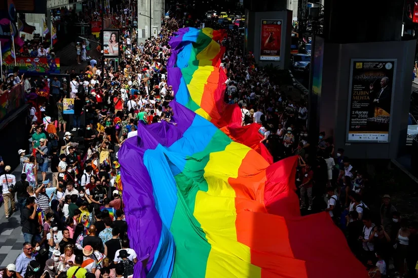 Nhiều người tham gia cuộc diễu hành LGBTQ Pride thường niên ở Bangkok, Thái Lan, ngày 4/6/2023. Ảnh: Reuters