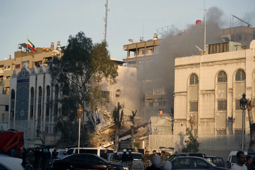 Quang cảnh khu đại sứ quán Iran tại Syria bị không kích ngày 1/4/2024. Ảnh: AP