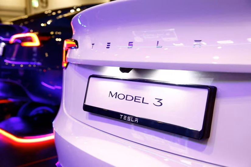 Tesla Model 3 được trưng bày tại triển lãm Everything Electric tại trung tâm hội nghị và triển lãm quốc tế ExCeL London ở London, Anh, ngày 28/3/2024. Ảnh: Reuters