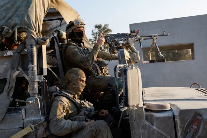 Lính Israel chuẩn bị tiến vào Gaza, ngày 7/4/2024. Ảnh: Reuters